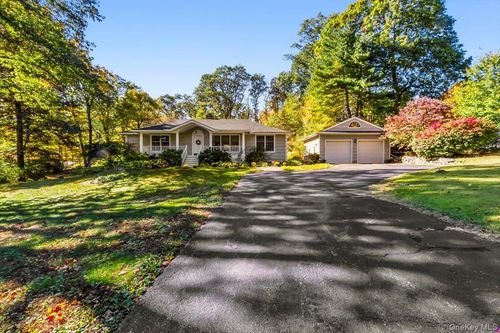 33 Park Dr, Putnam Valley, NY, 10579-2907 | Card Image