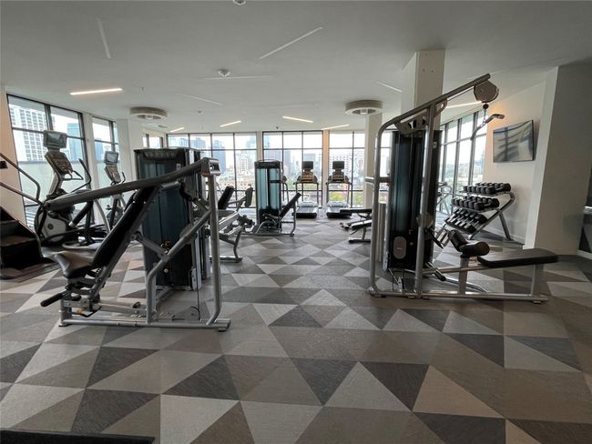 Gym with expansive windows | Image 24