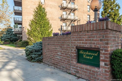 2-0-5 Birchwood Court, North Hempstead, NY, 11501 | Card Image