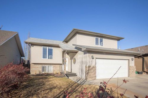 2 Holbrook Pl, Sylvan Lake, AB, T4S2P2 | Card Image