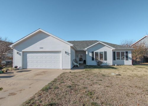 1203 Republic Cir, Salina, KS, 67401 | Card Image