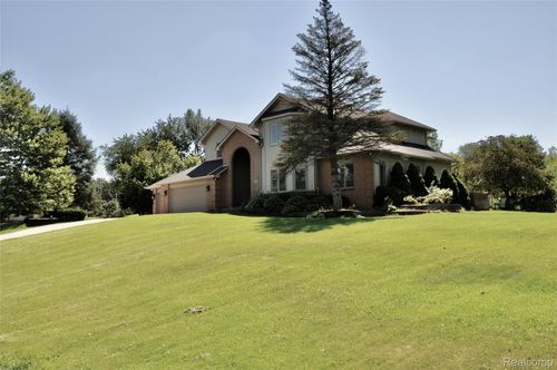 6370 Stonewood Dr, White Lake, MI, 48383-2781 | Card Image