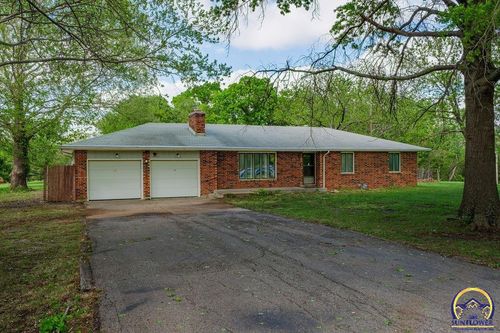 5020 Se 7th St, Tecumseh, KS, 66542-9422 | Card Image