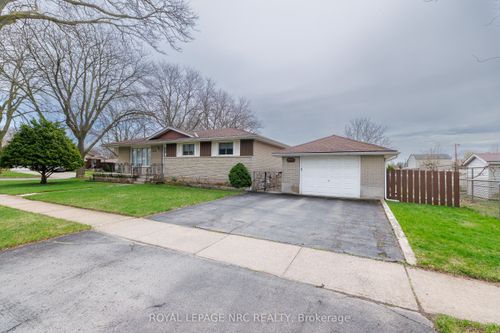 6536 Cropp Street, Niagara Falls, ON, L2E5J7 | Card Image