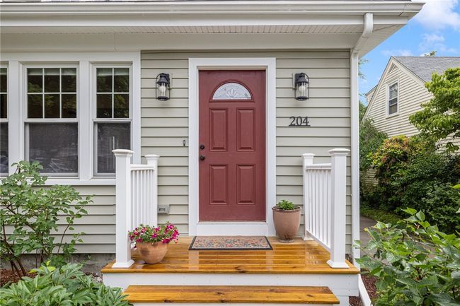 204 8 Th St, House other with 3 bedrooms, 2 bathrooms and 3 parking in Providence RI | Image 4