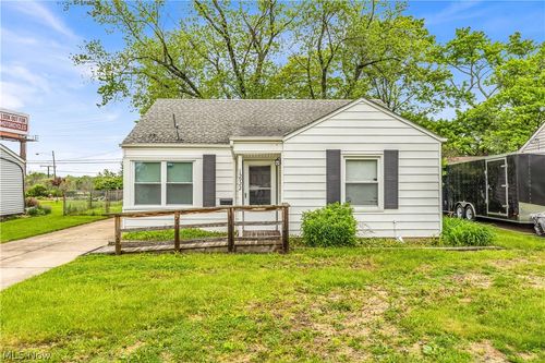 15922 Eleanore Dr, Cleveland, OH, 44135-1338 | Card Image