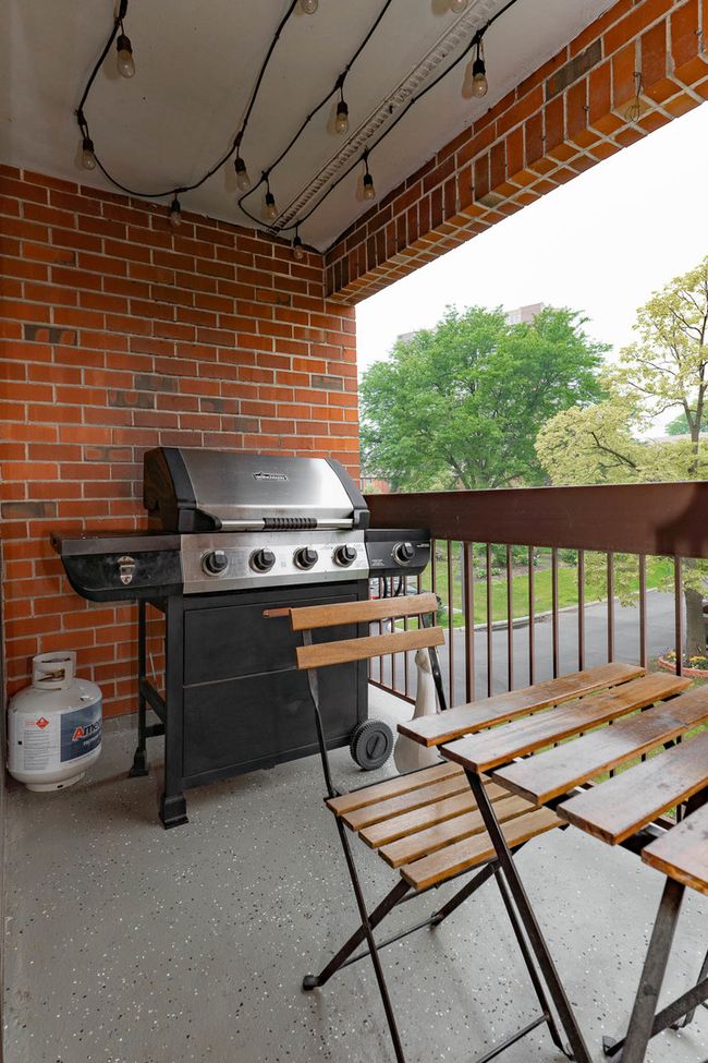 APT-210 - 3801 Appian Way, Home with 3 bedrooms, 2 bathrooms and null parking in Glenview IL | Image 11