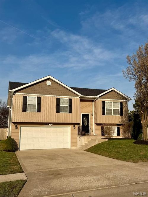 225 Fredde Dr, Wentzville, MO, 63385-7273 | Card Image