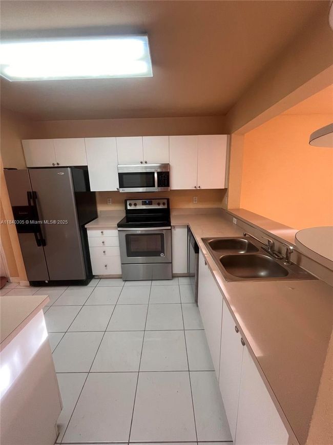 4041 - 4041 Nw 84 Th Ter, Townhouse with 3 bedrooms, 3 bathrooms and null parking in Sunrise FL | Image 5