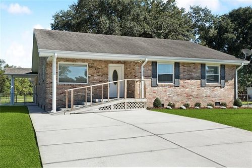 213 Ernest St, Belle Chasse, LA, 70037-1211 | Card Image