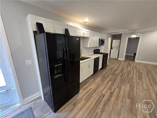 27 Chatham St, Savannah, GA, 31406-5879 | Card Image