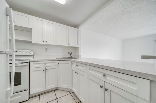 515w-801 Nw 47th Ave, Miami, FL, 33126-2340 | Card Image