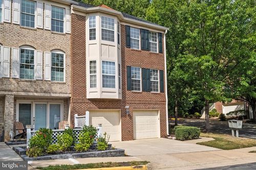 9400 Colonade Dr, VIENNA, VA, 22181-6118 | Card Image