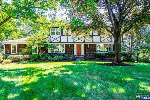 40 Royal Park Ter, Hillsdale, NJ, 07642-1017 | Card Image