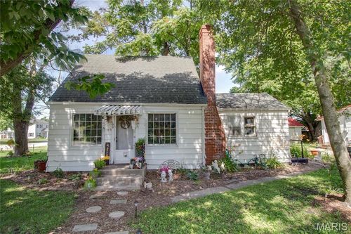 100 N Clinton Street, Bunker Hill, IL, 62014 | Card Image