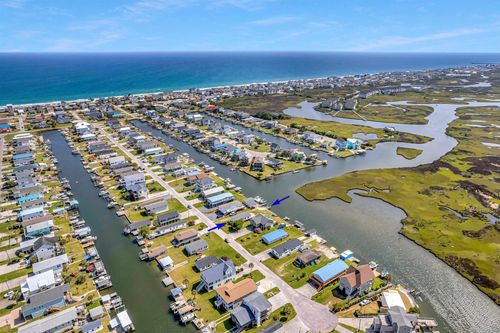 3065 3rd St, Surf City, NC, 28445-8628 | Card Image