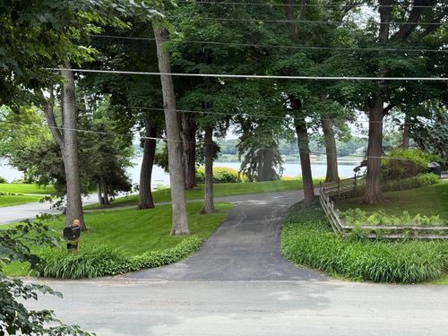 2022 Lake Rd, Wayzata, MN, 55391-9754 | Card Image