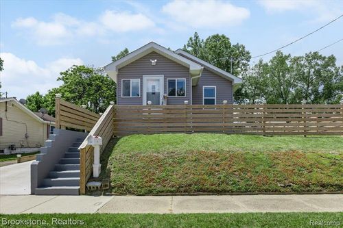 111 Omar St, Pontiac, MI, 48342-2429 | Card Image