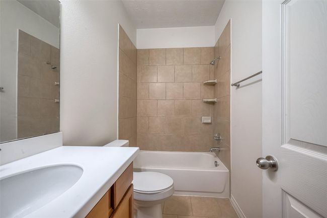 Secondary Bathroom | Image 38
