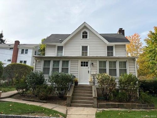 b-1061 Old Northern Boulevard, North Hempstead, NY, 11576 | Card Image