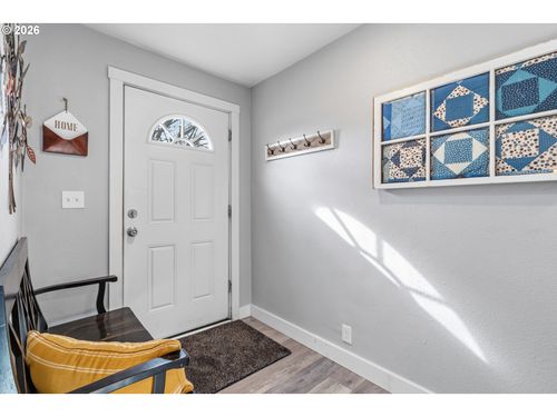 1051 W Oak St, Lebanon, OR, 97355-1768 | Card Image