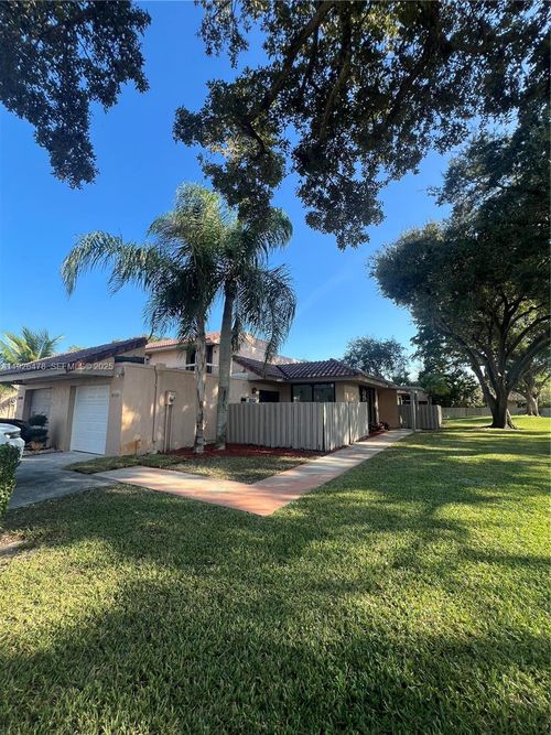 20610 Ne 7th Ct, Miami, FL, 33179-2419 | Card Image