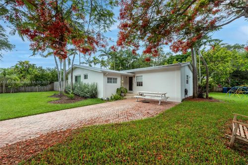 6520 Sw 76th St, South Miami, FL, 33143-4628 | Card Image