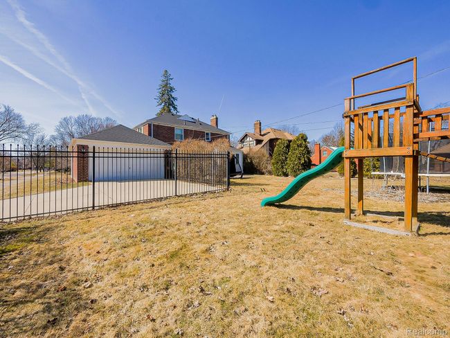 1304 Devonshire Rd, House other with 3 bedrooms, 3 bathrooms and null parking in Grosse Pointe Park MI | Image 44