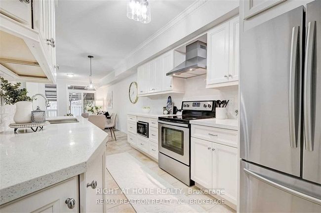 28 Delfire St, House attached with 4 bedrooms, 5 bathrooms and 2 parking in Vaughan ON | Image 12