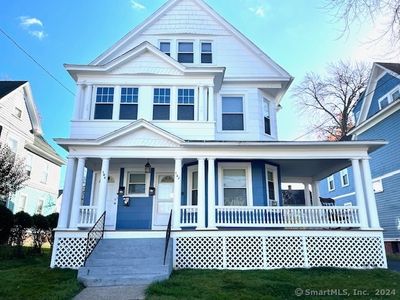 142 Oakland Terrace, Home with 7 bedrooms, 3 bathrooms and 6 parking in Hartford CT | Image 1