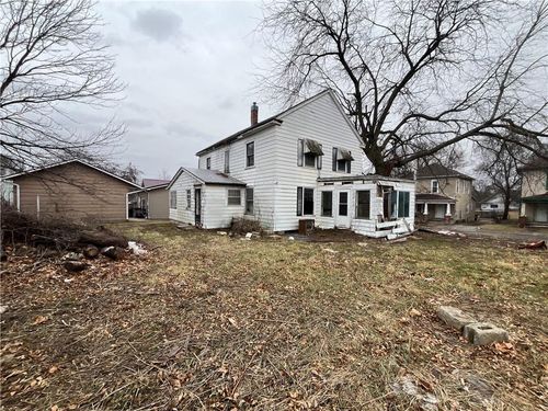 305 E 10th St, Trenton, MO, 64683-2222 | Card Image