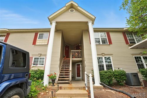 2-748 Sugar Glen Dr, Saint Peters, MO, 63376-7464 | Card Image