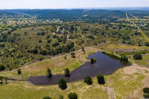 204 Ranch House Rd, Kerrville, TX, 78028-7038 | Card Image