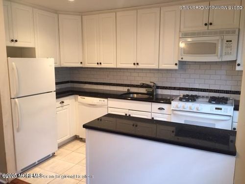 139 Manor Dr, Red Bank, NJ, 07701-2459 | Card Image