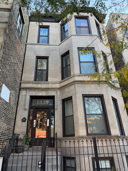 g-1339 N Western Ave, Chicago, IL, 60622-2900 | Card Image