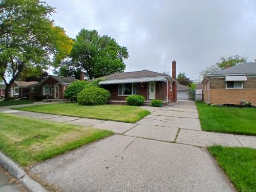 24675 Ridgecroft Ave, Eastpointe, MI, 48021-1437 | Card Image