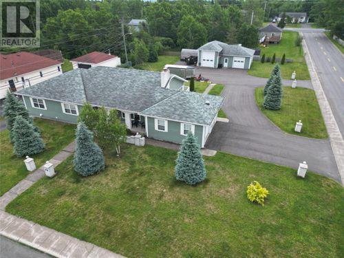 50 Thomas St, Grand Falls-Windsor, NL, A2A2V6 | Card Image
