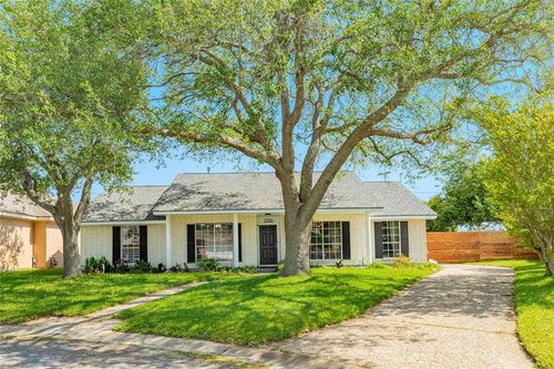2700 E Palm Cir, Galveston, TX, 77551-5550 | Card Image