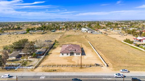1805 W Columbia Way, Lancaster, CA, 93534-8112 | Card Image