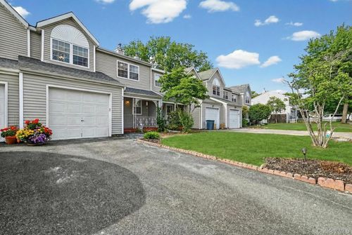 55 Cherry St, Central Islip, NY, 11722-4142 | Card Image