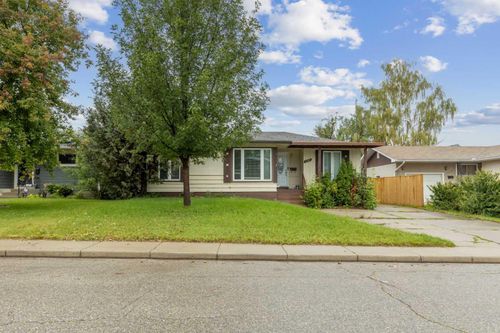 624 26 Avenue Ne, Calgary, AB, T2E1Z5 | Card Image