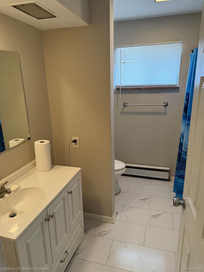 1095 Cora Dr, House other with 3 bedrooms, 2 bathrooms and null parking in Flint MI | Image 5