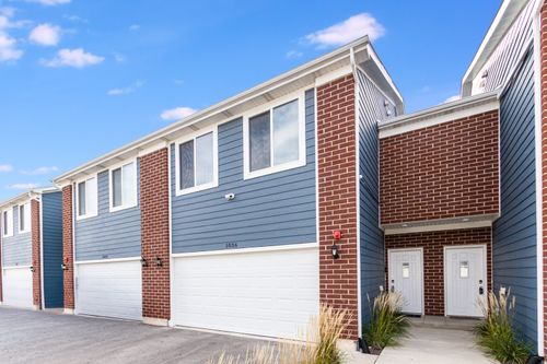 1036 Gillespie Ln, Yorkville, IL, 60560-3407 | Card Image