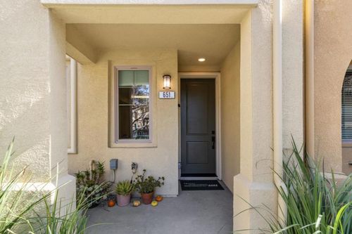 651 Cinnamon Cir, Mountain View, CA, 94043-2090 | Card Image
