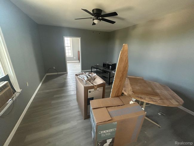 914 Living Room | Image 9
