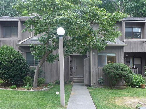 424 Fairoaks Cir, Chapel Hill, NC, 27516-1604 | Card Image