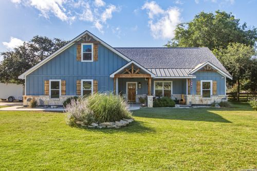 124 Creekwood Dr, Bandera, TX, 78003-4315 | Card Image