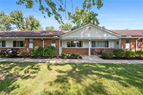 9-25600 Country Club Boulevard, North Olmsted, OH, 44070 | Card Image