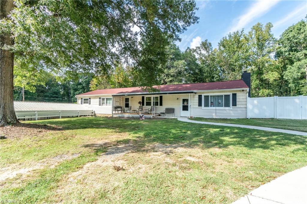 Halsbrook Rd, Greensboro, NC 27406