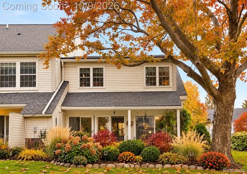 2668 Williamsburg Cir, Auburn Hills, MI, 48326-4150 | Card Image